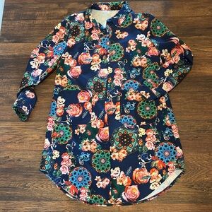 Easy-care tunic— so flattering!